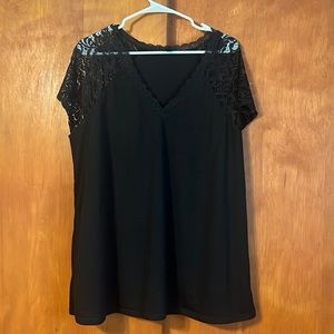 Black Torrid tshirt top with lace sleeves size 2